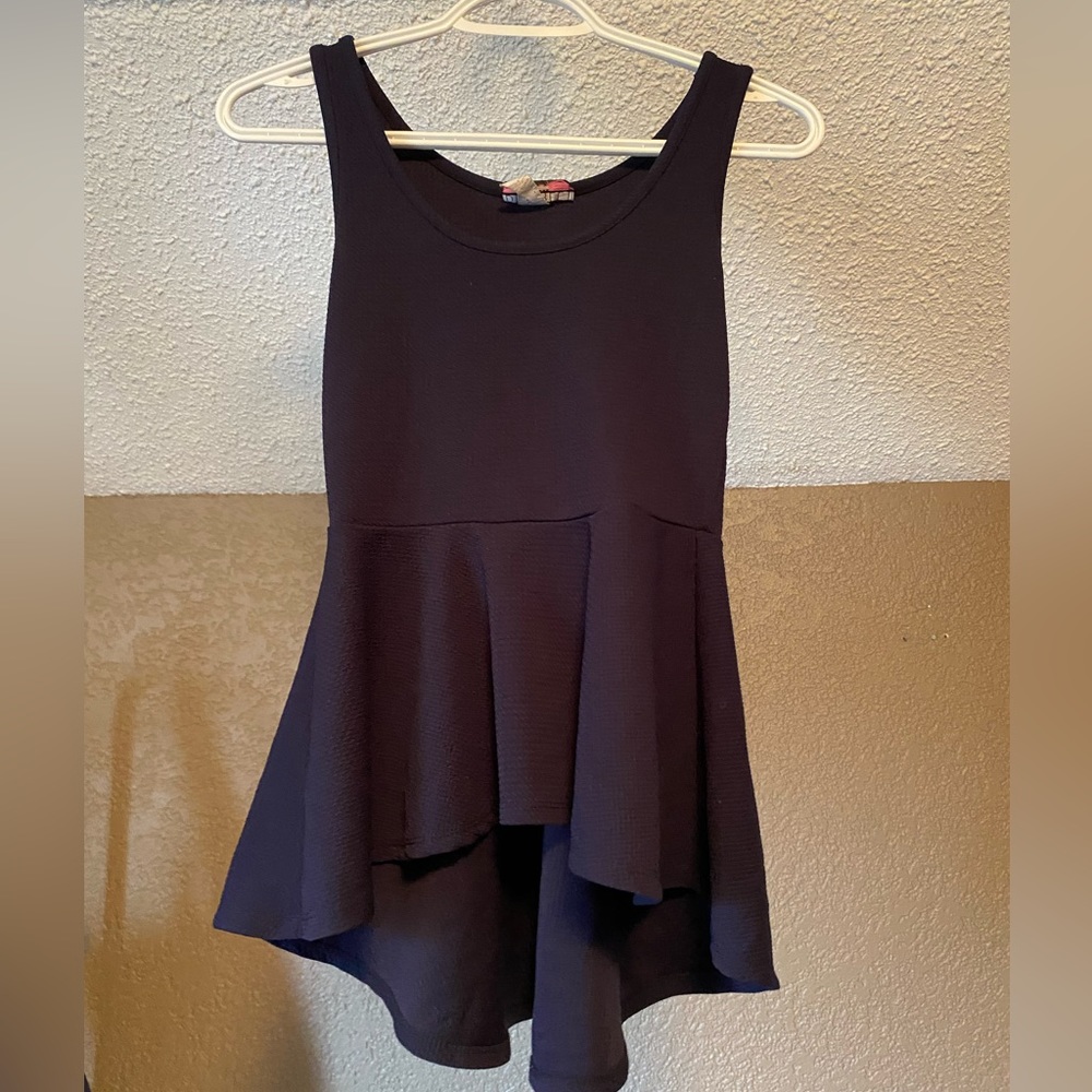 Discreet peplum top - S